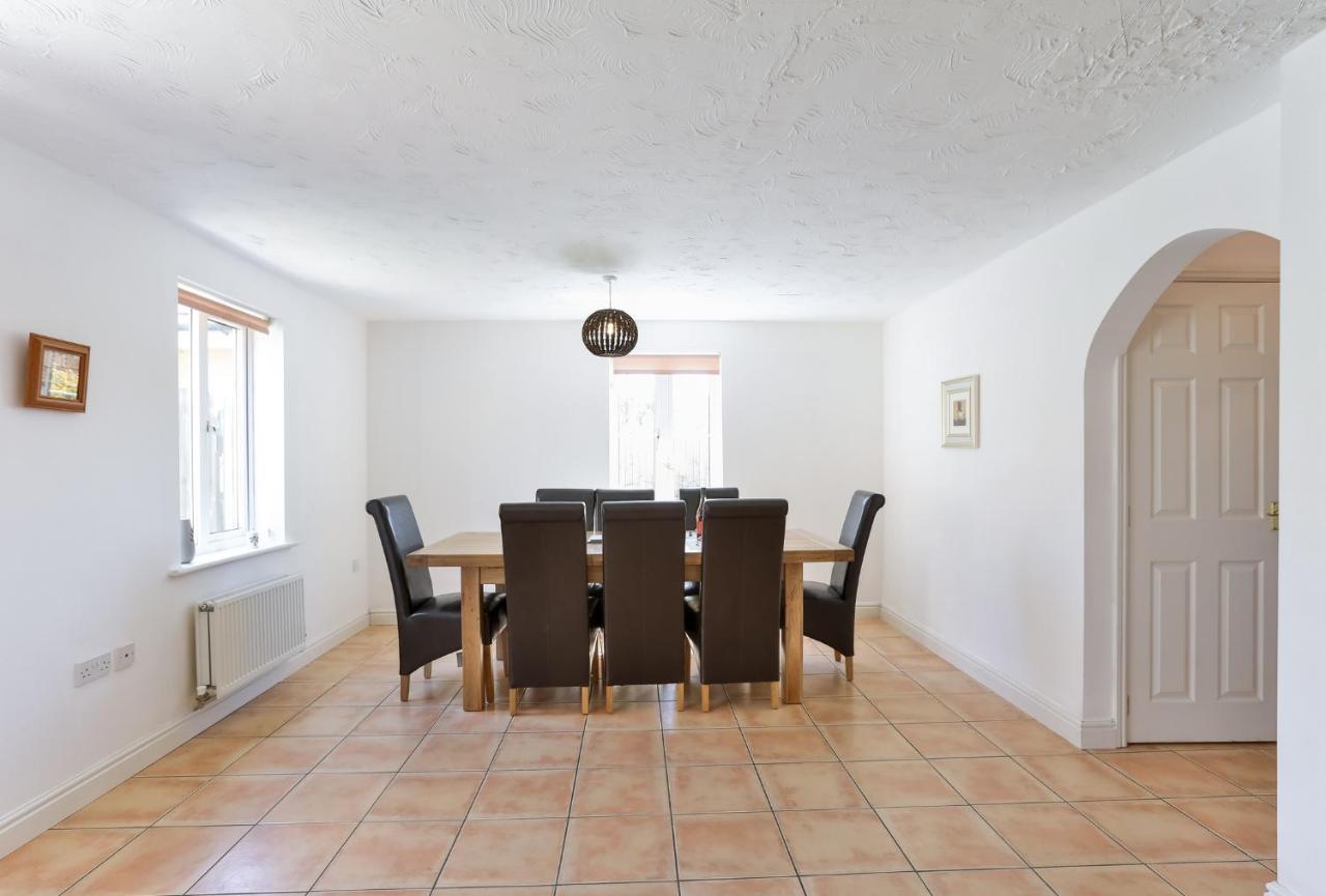Kvm - Highclere House For Large Groups With Parking By Kvm Stays Hampton Eksteriør billede