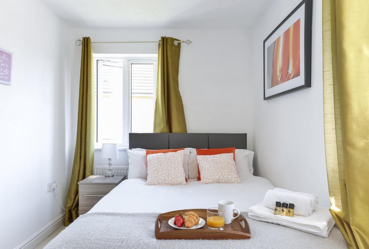 Kvm - Highclere House For Large Groups With Parking By Kvm Stays Hampton Eksteriør billede