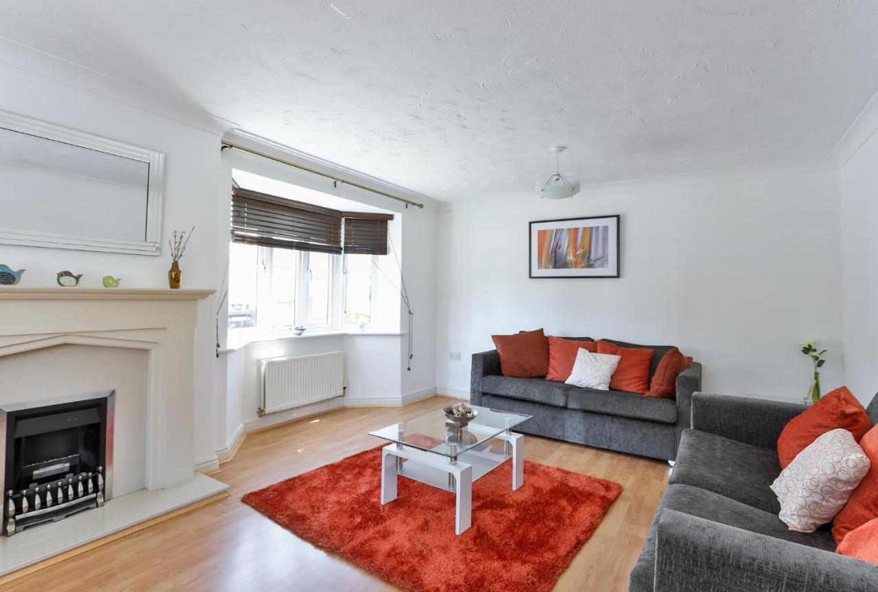 Kvm - Highclere House For Large Groups With Parking By Kvm Stays Hampton Eksteriør billede