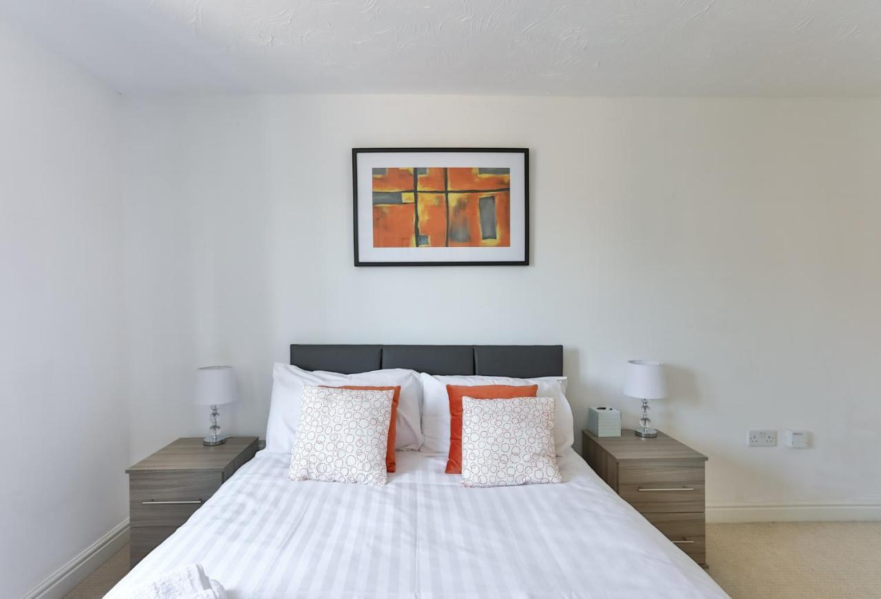 Kvm - Highclere House For Large Groups With Parking By Kvm Stays Hampton Eksteriør billede